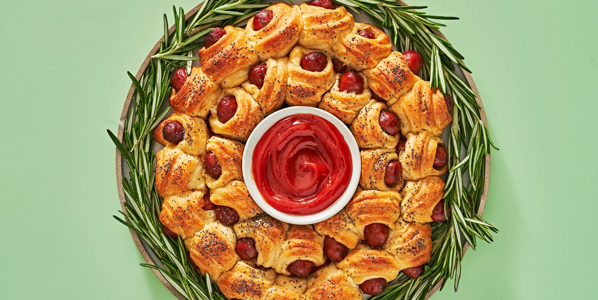 Make a Festive Pigs in a Blanket Wreath: Holiday Party Appetizer